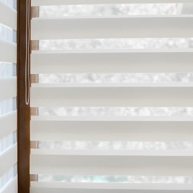 details-white-fabric-roller-blinds-plast.jpg