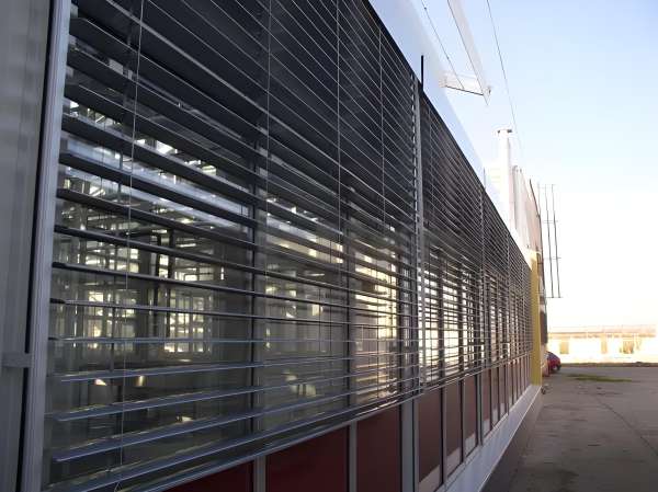 Rozdiel medzi tieniacim a izolačným riešením